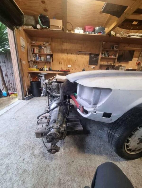 Mercedes Benz R107 280SL M110 Engine 1986 Mercedes Benz R107 280SL M110 Engine 1986 with gearbox available