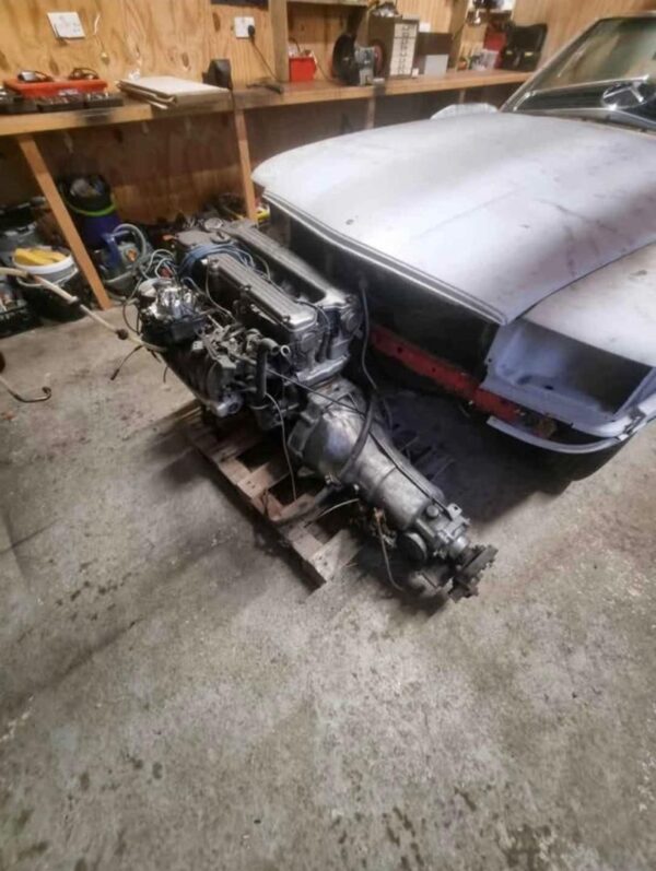 Mercedes Benz R107 280SL M110 Engine 1986 Mercedes Benz R107 280SL M110 Engine 1986 with gearbox available