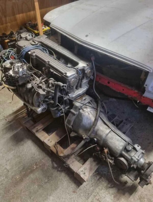 Mercedes Benz R107 280SL M110 Engine 1986 Mercedes Benz R107 280SL M110 Engine 1986 with gearbox available